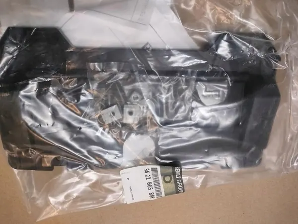 Moldura de Placa Renault Captur 13-16 OEM 962206588R image 6