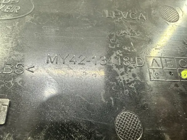 Panel de revestimiento OEM MY4213418D para portón Land Rover Discovery L462 image 3