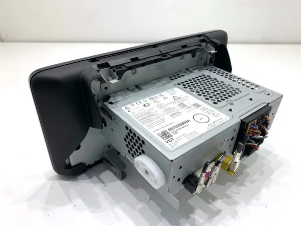 Radio Display Skoda Kamiq 657035869A OEM image 3