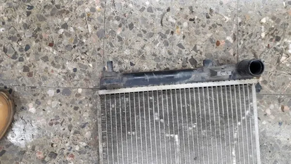 Radiador de agua Hyundai Getz 1.1 - 25310-1c200 image 8