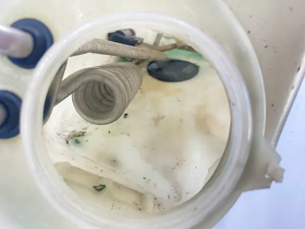 Lämmitetty tuulilasinpesunesteen säiliö Mercedes W124 image 10