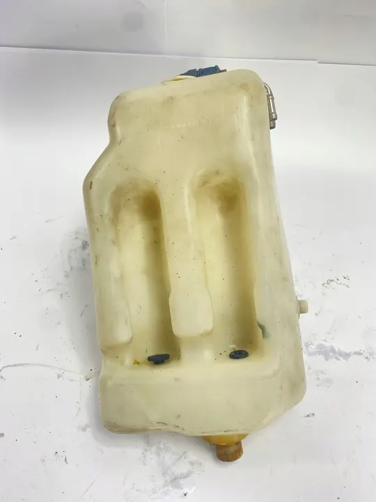 Lämmitetty tuulilasinpesunesteen säiliö Mercedes W124 image 2