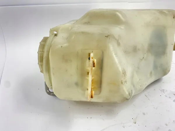 Lämmitetty tuulilasinpesunesteen säiliö Mercedes W124 image 7