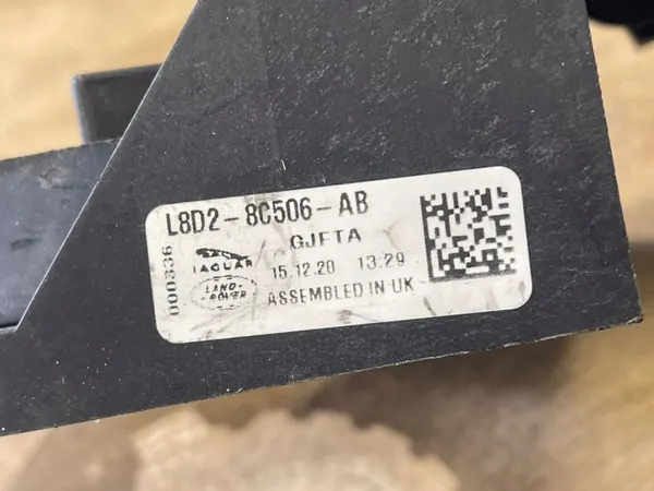 Support de Pompe à Eau OEM L8D28C506AB Land Rover image 4