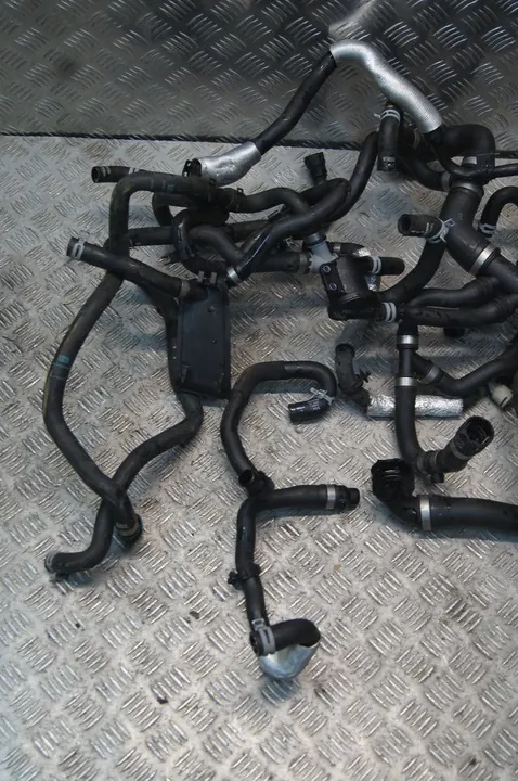 VOLVO XC60 II LIFT 2.0 HYBRID AWD VESIPUTKET OEM 32252070 image 2