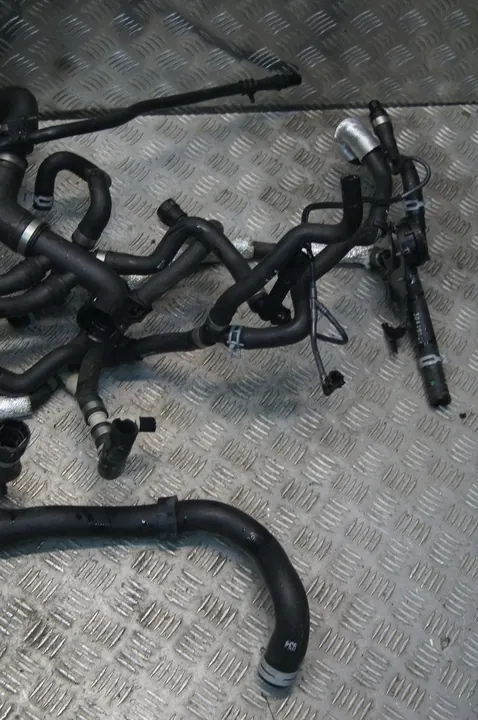 VOLVO XC60 II LIFT 2.0 HYBRID AWD VESIPUTKET OEM 32252070 image 4