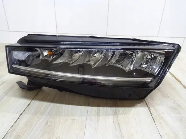 Skoda Octavia IV vasen etuvalo OEM 5E4941015 LLU image 2