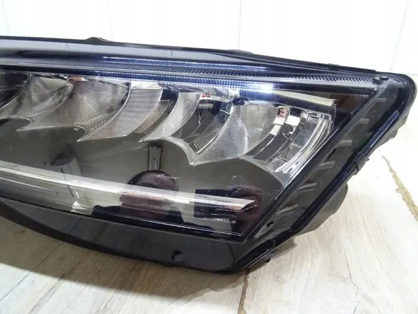 Skoda Octavia IV vasen etuvalo OEM 5E4941015 LLU image 3