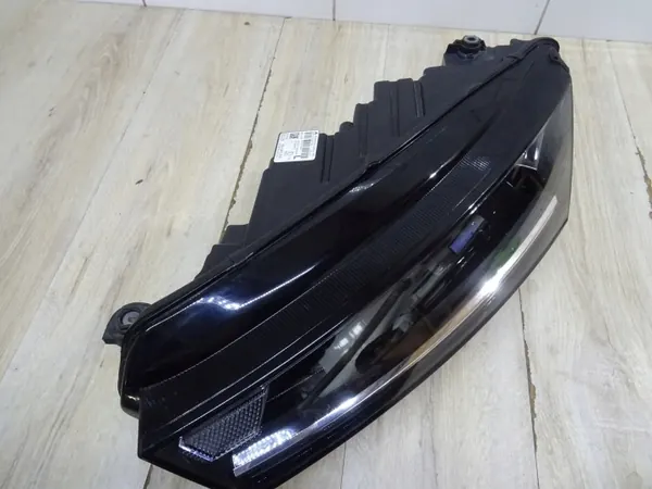 Skoda Octavia IV vasen etuvalo OEM 5E4941015 LLU image 5