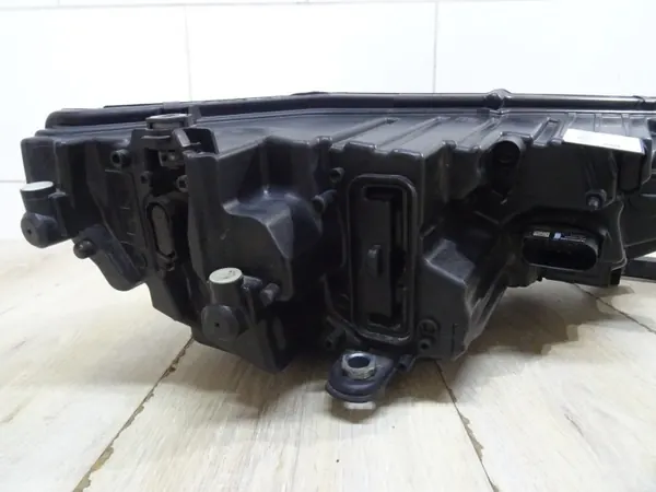 Skoda Octavia IV vasen etuvalo OEM 5E4941015 LLU image 7