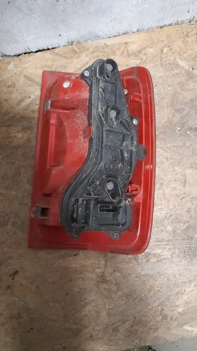 Lámpara Trasera Izquierda Amarok 2H1945095C Dañada image 2