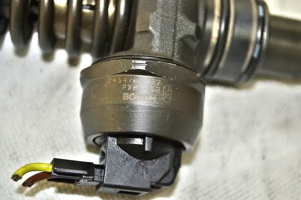 Pompe à carburant Bosch OEM 0414720037 Occasion image 5