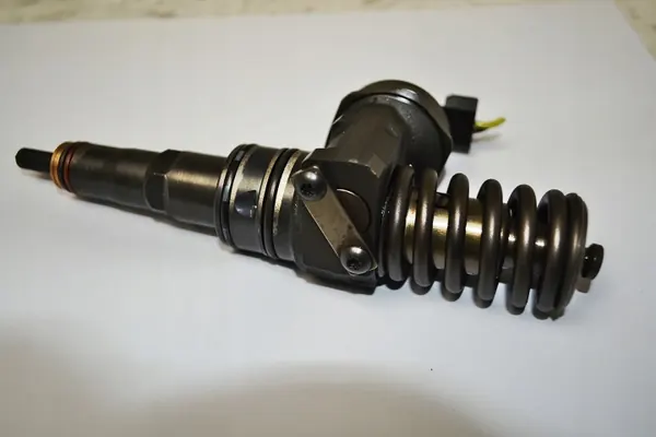 Pompe à carburant Bosch OEM 0414720037 Occasion image 6