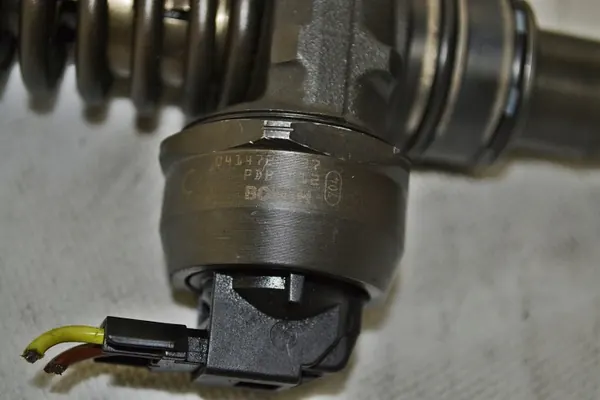 Pompe à carburant Bosch OEM 0414720037 Occasion image 7