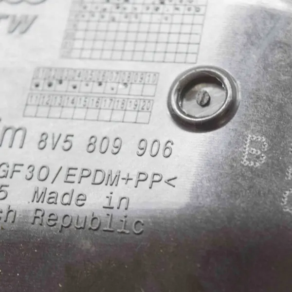 Trappe de réservoir OEM 8V5010508A pour Audi A3 Limousine image 5