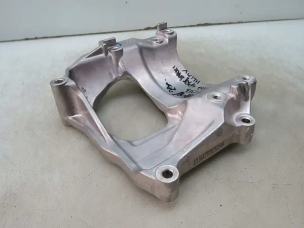 Soporte OEM CR-V VI 2.0 23R para compresor de aire acondicionado image 4