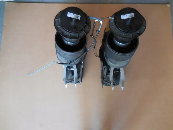 SUSPENSÃO AÉREA TRASEIRA AUDI E-TRON 4M0616002AD image 1