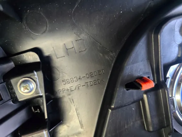 Toyota Auris II tunnelöverdrag ram OEM 58834-02050 image 5