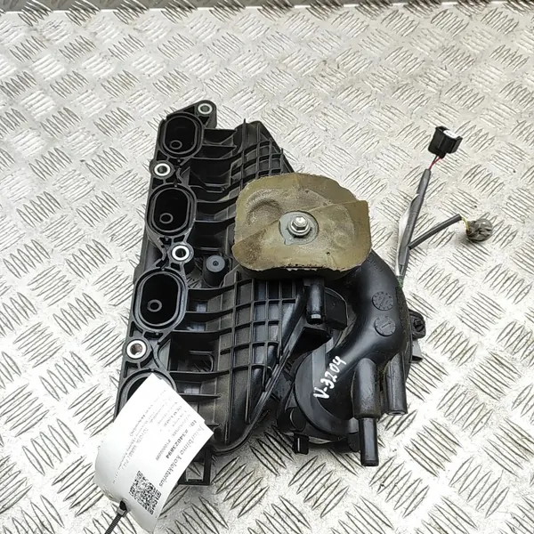 Toyota Yaris P13 Colector admisión 17120-21060 image 4