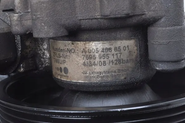 MERCEDES W204 3.0 Servostyrningspump A0054666501 image 4