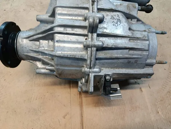 OEM P68415459AE transferbak voor Jeep Grand Wagoneer image 3