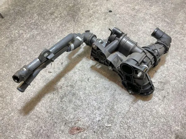Boîtier Thermostat Skoda Superb B8 OEM 05L121111N image 3