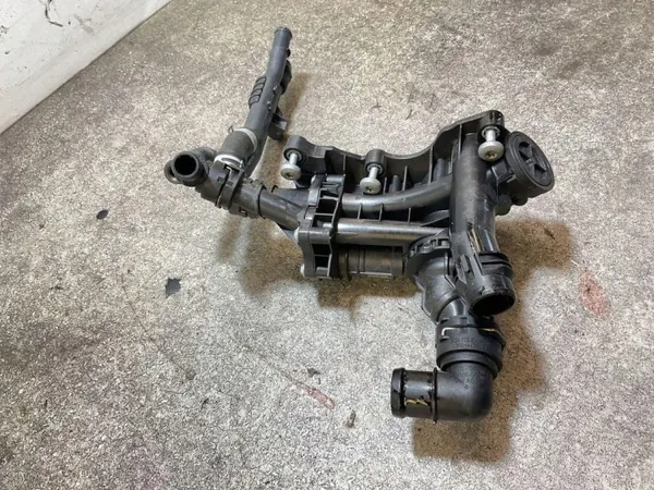 Boîtier Thermostat Skoda Superb B8 OEM 05L121111N image 5