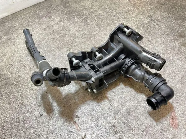 Boîtier Thermostat Skoda Superb B8 OEM 05L121111N image 6