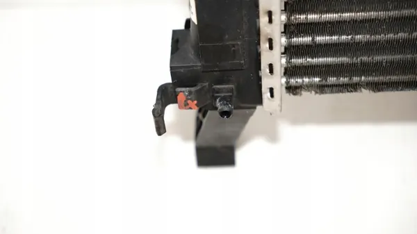 Radiateur d'eau Mercedes OEM 371117374 pour W245 image 10