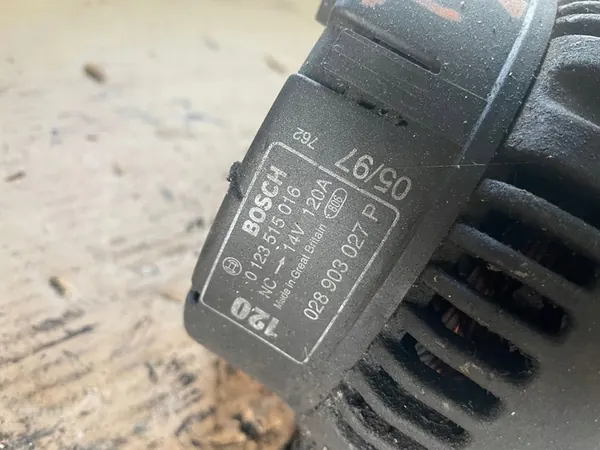 VW Transporter T4 2.4 D Alternator image 4