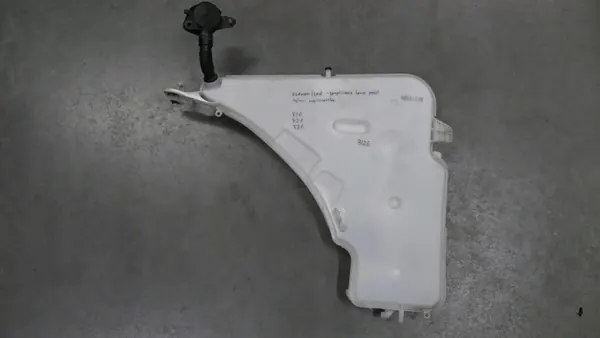 BMW F20 F21 F31 Spolarvätskebehållare 7241675 image 3