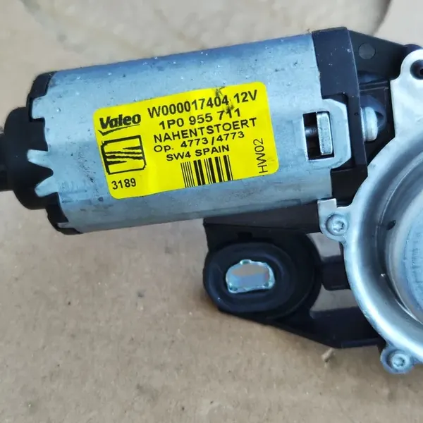 Seat Leon II achterruitenwissermotor OEM 1P0955711 image 3