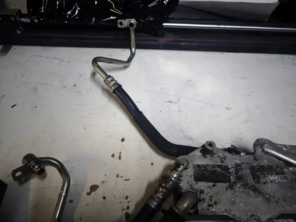 Refroidisseur d'huile Audi OE 4G0317021M d'occasion image 3