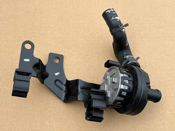 Extra Vattenpump VW T6 T6.1 2.0 TDI 7LA965567B image 2
