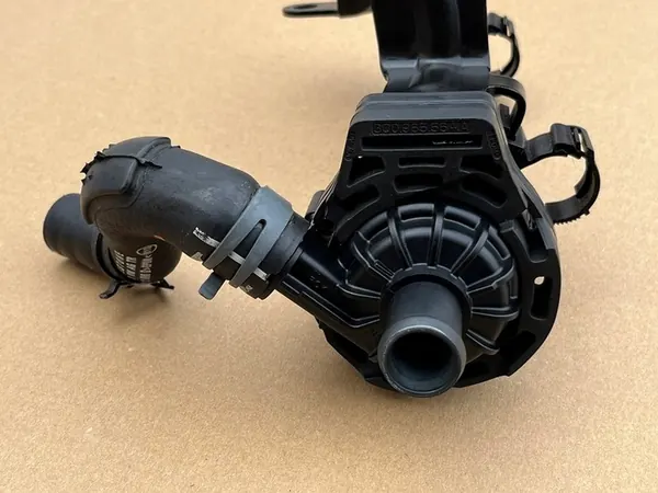 Extra Vattenpump VW T6 T6.1 2.0 TDI 7LA965567B image 8