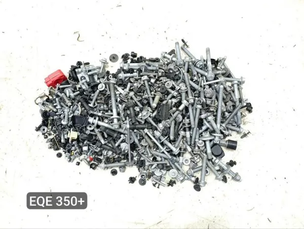 Mercedes-Benz Ruuvisarja OEM 264687 EQE V295 2023 image 2