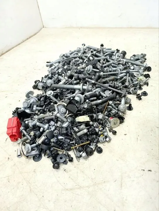 Mercedes-Benz Ruuvisarja OEM 264687 EQE V295 2023 image 4