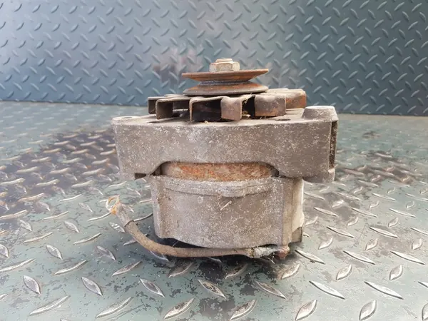 Vaihtovirtageneraattori Bosch BMW E30 316i 318i M10 image 7