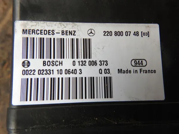 Mercedes-Benz centrale sluitpomp OEM 2208000748 image 3