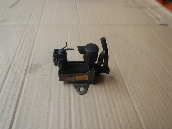 Tyhjiöventtiili OEM 25819-27040 Toyota RAV4 2.0 D-4D:lle image 2