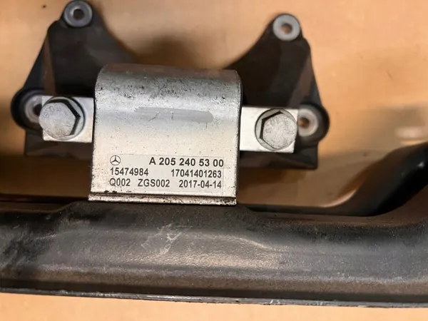 Support de Boîte Mercedes-Benz OEM A2052420440 image 3