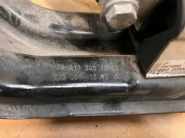 Support de Boîte Mercedes-Benz OEM A2052420440 image 4