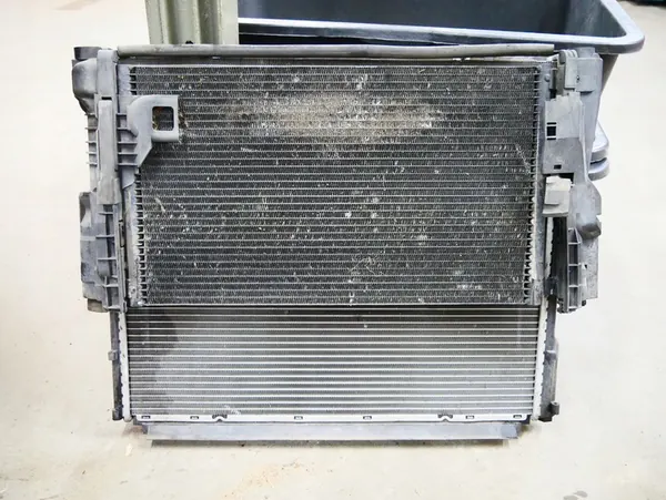 BMW X3 E83 Radiador de Agua y Condensador de AC image 2