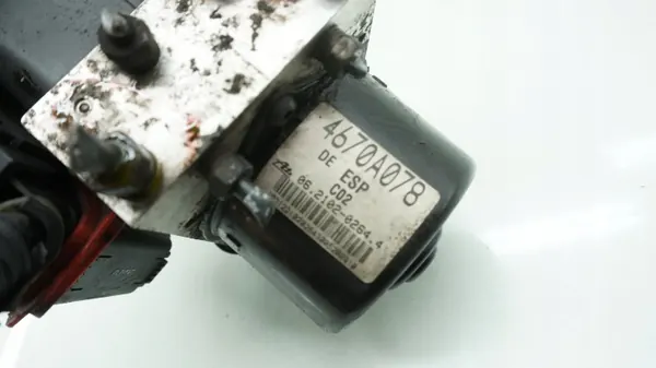Mitsubishi ABS-pumppu OEM 4670A078 Grandisille image 7