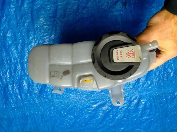 Koelvloeistofreservoir Audi A6 C8 2.0 TFSI OEM 4K0121405AB image 7