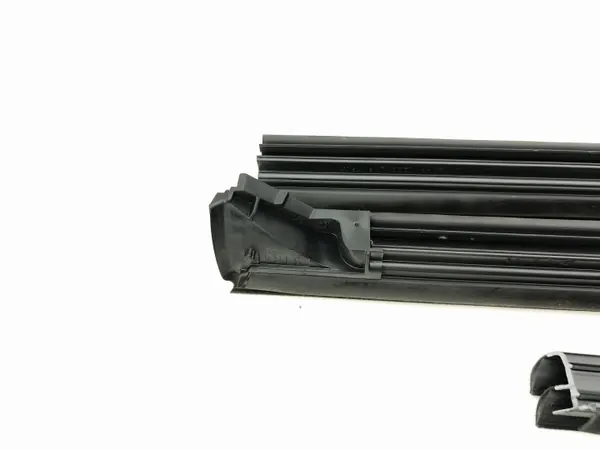 Joint de vitre avant Toyota RAV4 XA50 OEM AMD215958 image 5