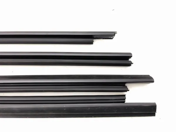 Joint de vitre avant Toyota RAV4 XA50 OEM AMD215958 image 7