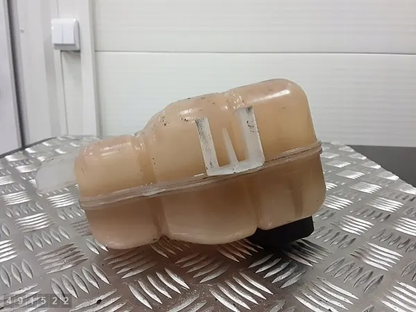 Opel Meriva B Motor-Konditionierungsflüssigkeitsbehälter 13265592 image 4