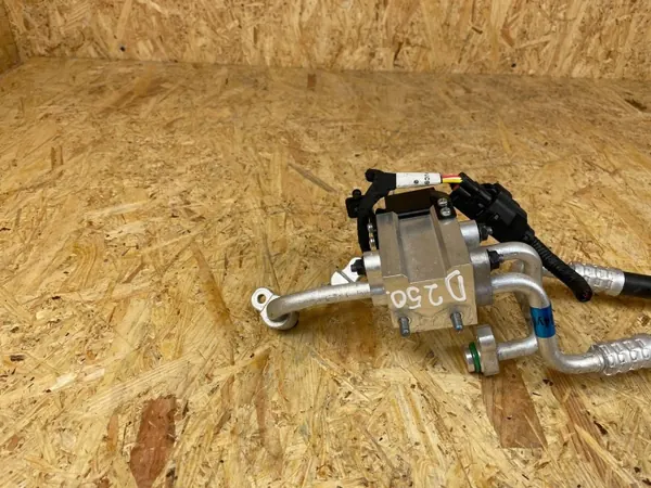 Klimaschlauch Ventil Hyundai Kona EV OEM 97725-K4100 image 8