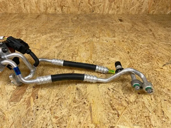 Klimaschlauch Ventil Hyundai Kona EV OEM 97725-K4100 image 9